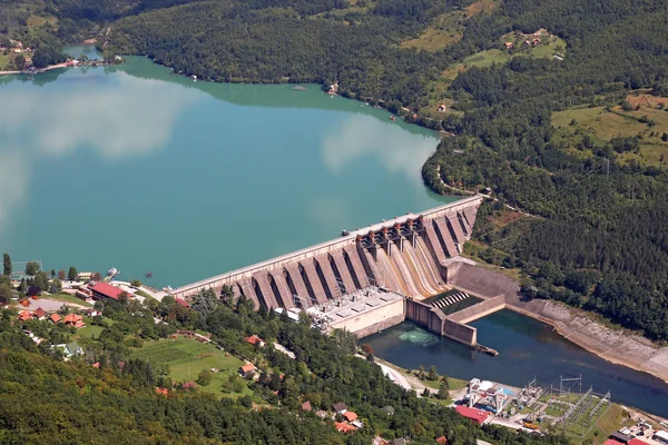 Centrales hidroeléctricas en el río Drina — Foto de Stock