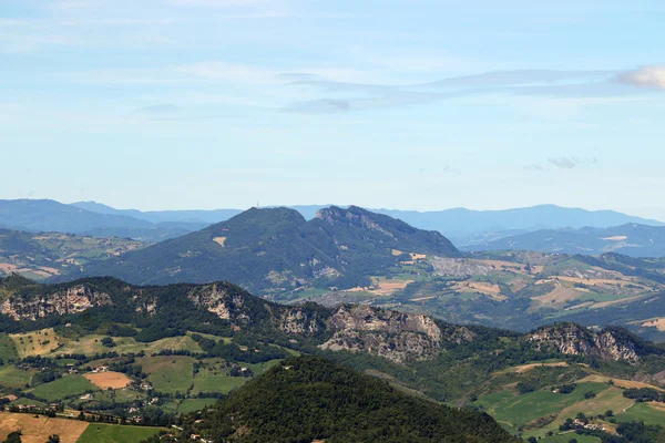 San Marino bergen en heuvels landschap — Stockfoto