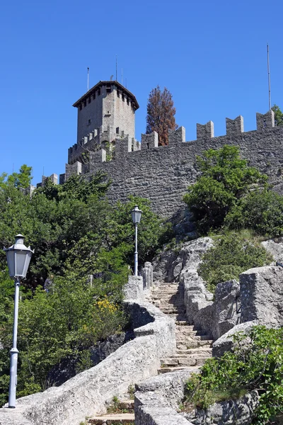 Вежі Сан-Марино і фортеці — стокове фото