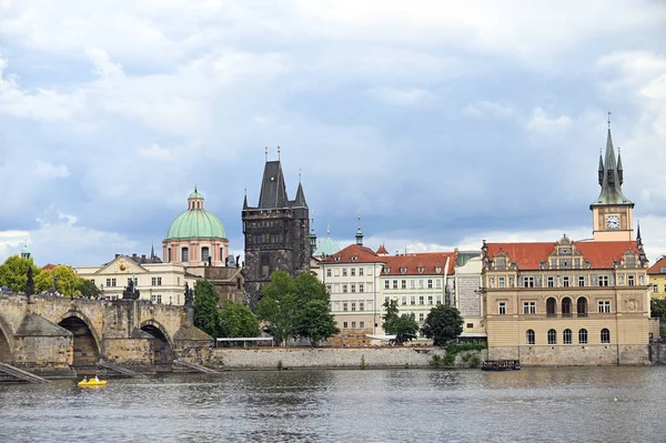Charles Köprü Prag Eski Kasaba Vltava Nehir Kenarı Çek Cumhuriyeti — Stok fotoğraf