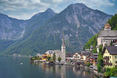 Avusturya Alplerindeki Hallstatt dağ köyü 