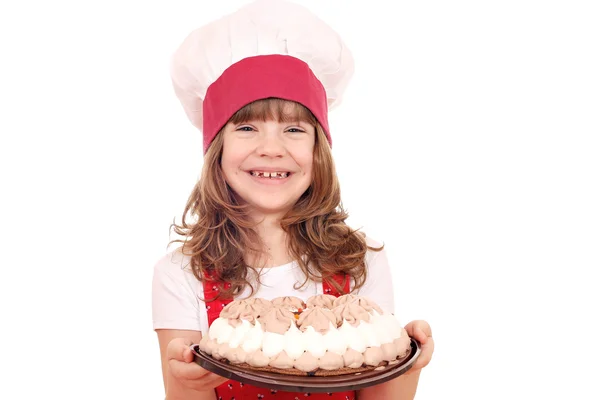 Heureuse petite fille cuisinier avec gâteau — Photo