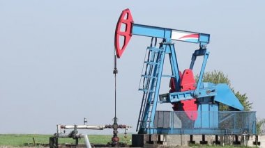 Petrol pompa jack ve boru hattı