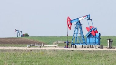 Petrol sahası iki petrol pompa jakına