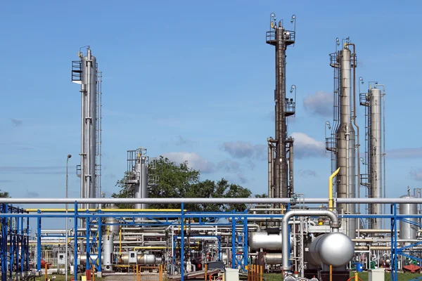 Industrie pétrolière usine pétrochimique et pipelines — Photo