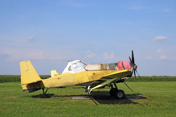 飛行場の作物ダスター飛行機 — ストック写真