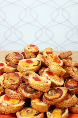 bruschetti peynir zeytin ve salam