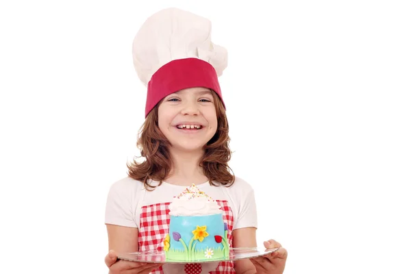 Menina feliz cozinhar com bolo doce — Fotografia de Stock