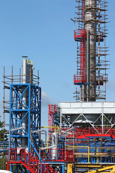 Строительство новой нефтехимической фабрики — стоковое фото