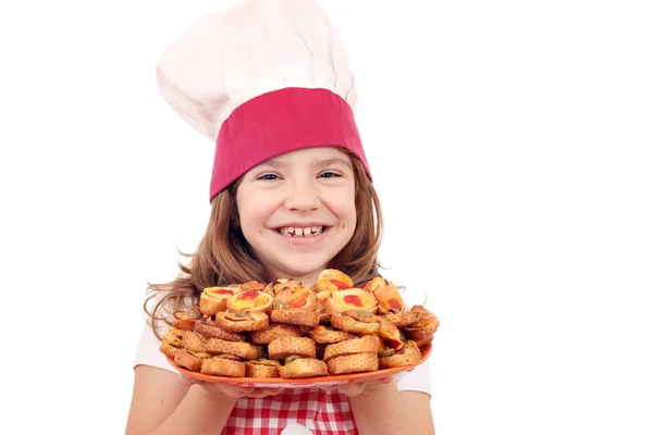 Gelukkig meisje koken met bruschette — Stockfoto