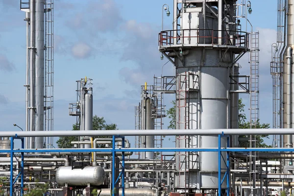 Zona industrial das refinarias e oleodutos — Fotografia de Stock