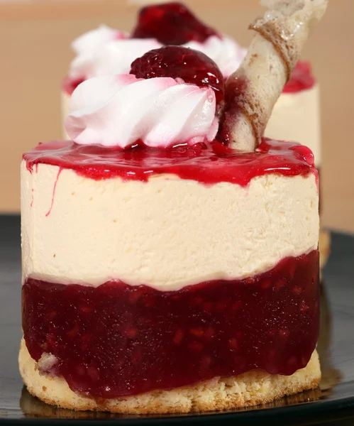 Sweet raspberry cake dessert close up — Stock Photo, Image