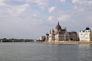 Macaristan Parlamentosu'nun Tuna Nehri Budapeşte bina