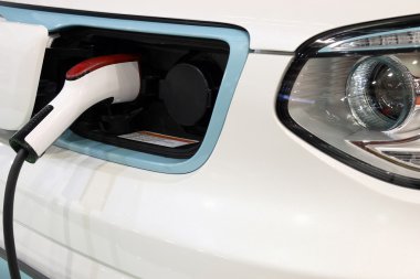 elektrikli otomobil yeni teknoloji şarj oluyor