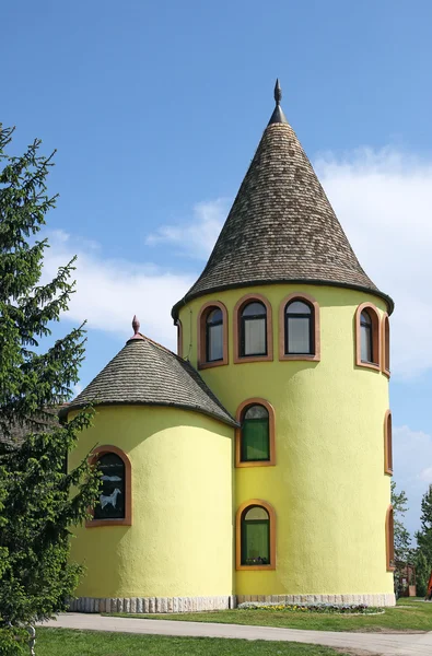 Viejo castillo torre amarilla Serbia Europa — Foto de Stock