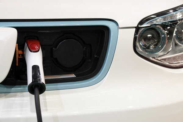 Гидромобиль заряжается по новой технологии
