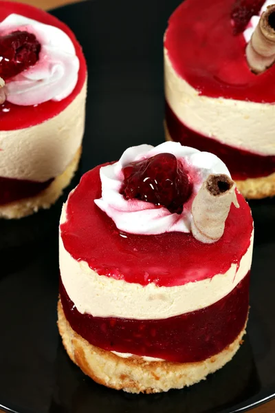 Słodki tort malinowy deser — Zdjęcie stockowe
