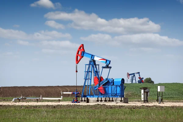 Twee pomp jack olie-industrie — Stockfoto