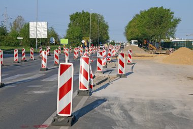 yol inşaat yol çalışması işaretleri Caddesi üzerinde