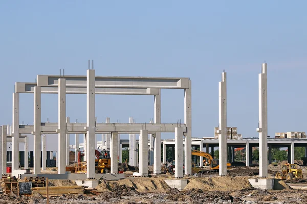 Construction site with machinery and workers — Stock Photo, Image