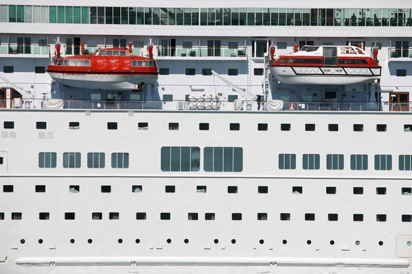 Large cruiser ship with lifeboats detail — Stockfoto