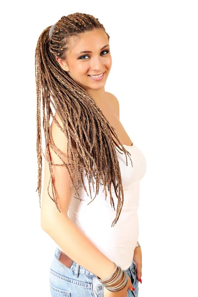 Όμορφη κοπέλα με dreadlocks μαλλιά παρουσιάζουν — Φωτογραφία Αρχείου