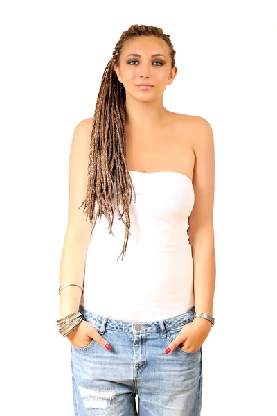 Bella ragazza con dreadlocks capelli in posa — Foto Stock