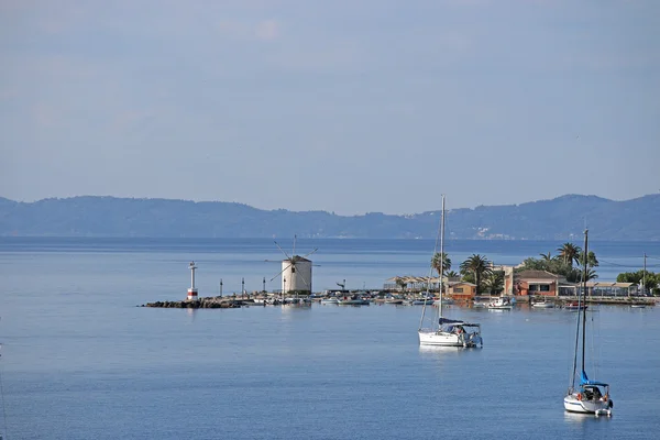 Gammal väderkvarn Corfu town Grekland — Stockfoto