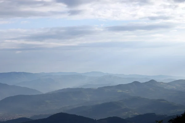 山の風景を早く朝西セルビア — ストック写真