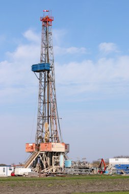 Kara petrol sondaj petrol sahası ekipman ile