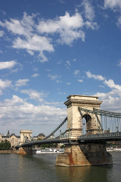 Ponte em cadeia no rio Danúbio Budapeste — Fotografia de Stock