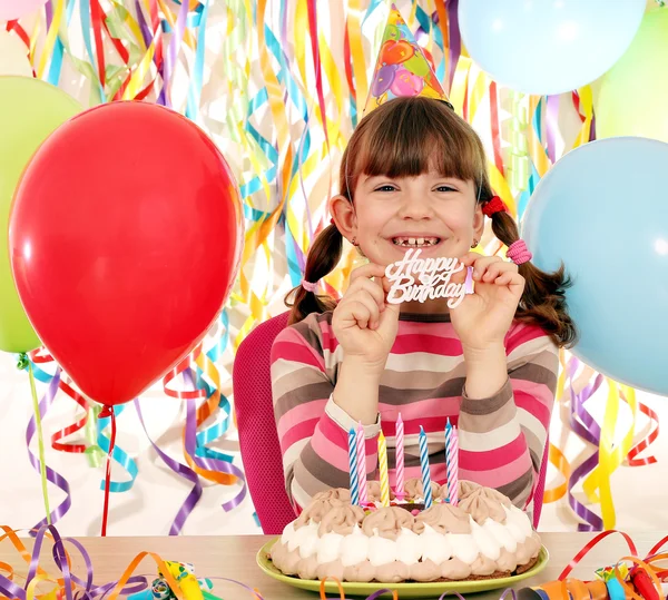 幸せな小さな女の子の誕生日パーティー — ストック写真