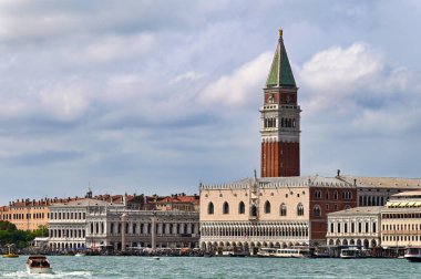 St. Marks Bazilika Kulesi ve Ducal Palace 'ın Campanile' i, Venedik