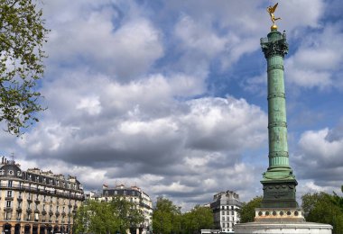 Fransa 'nın başkenti Paris' teki Bastille Meydanı 'nda sütun