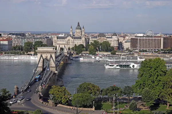 Ponte em cadeia no rio Danúbio Budapest citysccape — Fotografia de Stock