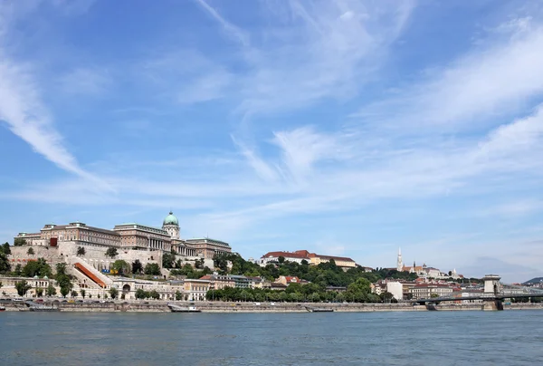 Budapeste castelo real beira do rio Danúbio — Fotografia de Stock