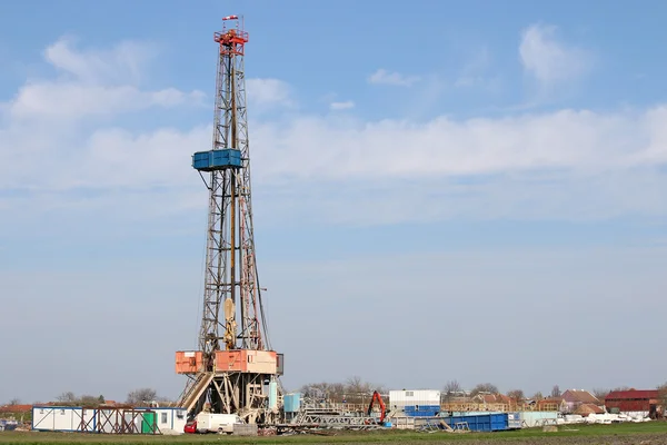 Oil drilling rig on field — Stock Photo, Image