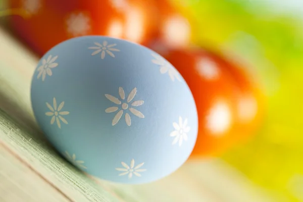 Blu uova di Pasqua su sfondo naturale — Foto Stock
