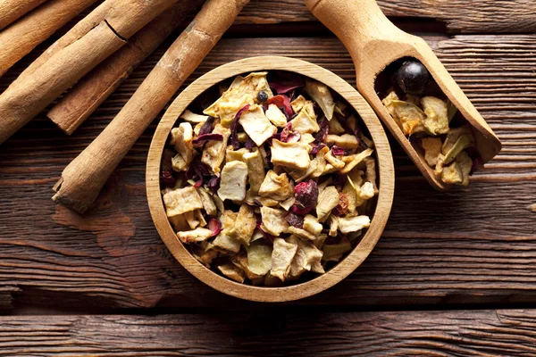 Dried fruit tea and cinnamon sticks — Stock Photo, Image