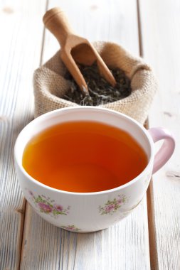 fincan çay ve kuru çay yaprakları