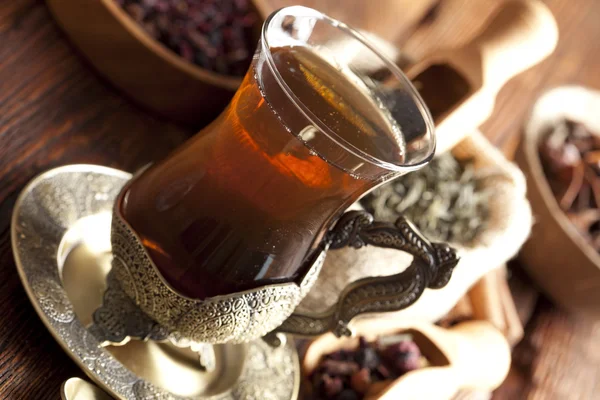 Vaso de hojas de té y té —  Fotos de Stock