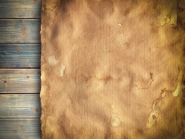 Hoja de papel manchado viejo sobre fondo de madera —  Fotos de Stock