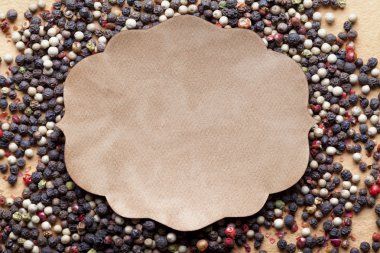 Kağıt etiket ve renkli biber