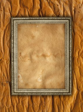 El yapımı kağıt sayfasında resim çerçevesi üzerinde buruşuk kağıt adam