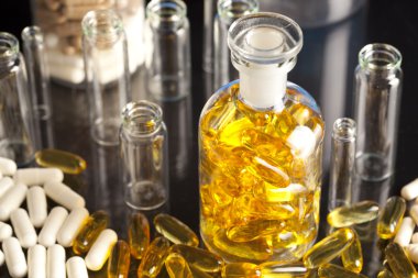 Uyuşturucu veya diyet takviyeleri ve boş tıbbi kapsayıcılar