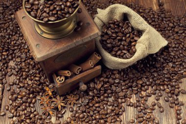 kahve çekirdekleri ve eski değirmeni 