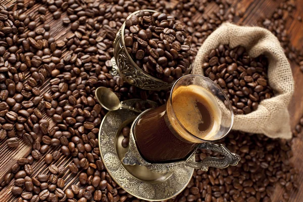 Cup of coffee and coffee grains — Stock Photo, Image