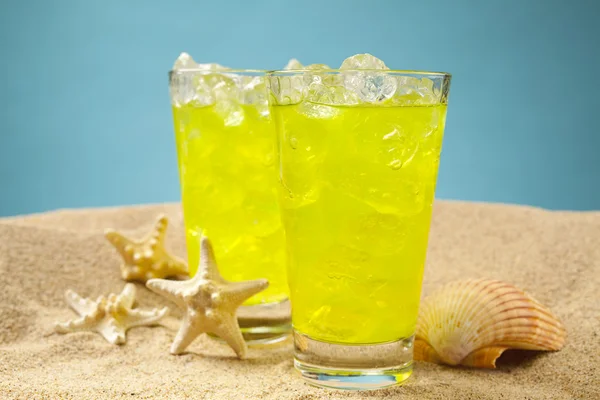 Deliciosa limonada na praia — Fotografia de Stock