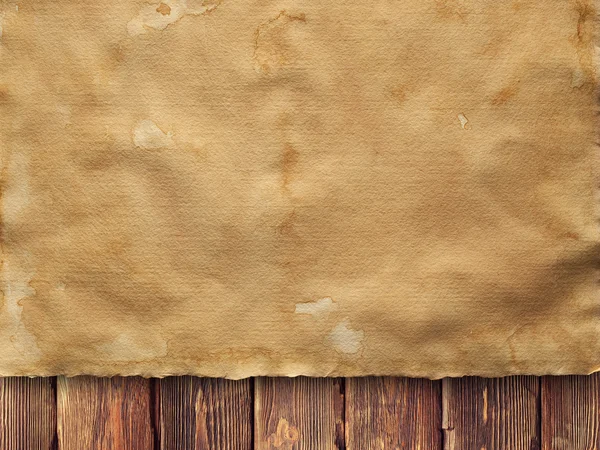 Hoja plegada de papel hecho a mano sobre fondo de pared de madera — Foto de Stock