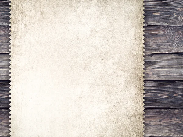Eski ahşap tahta duvar arka plan olarak el yapımı kağıt levha — Stok fotoğraf